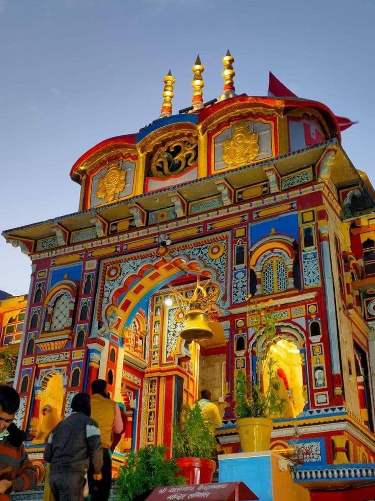 Badrinath Temple — Divine Peaks: Kedarnath - Tungnath - Badrinath