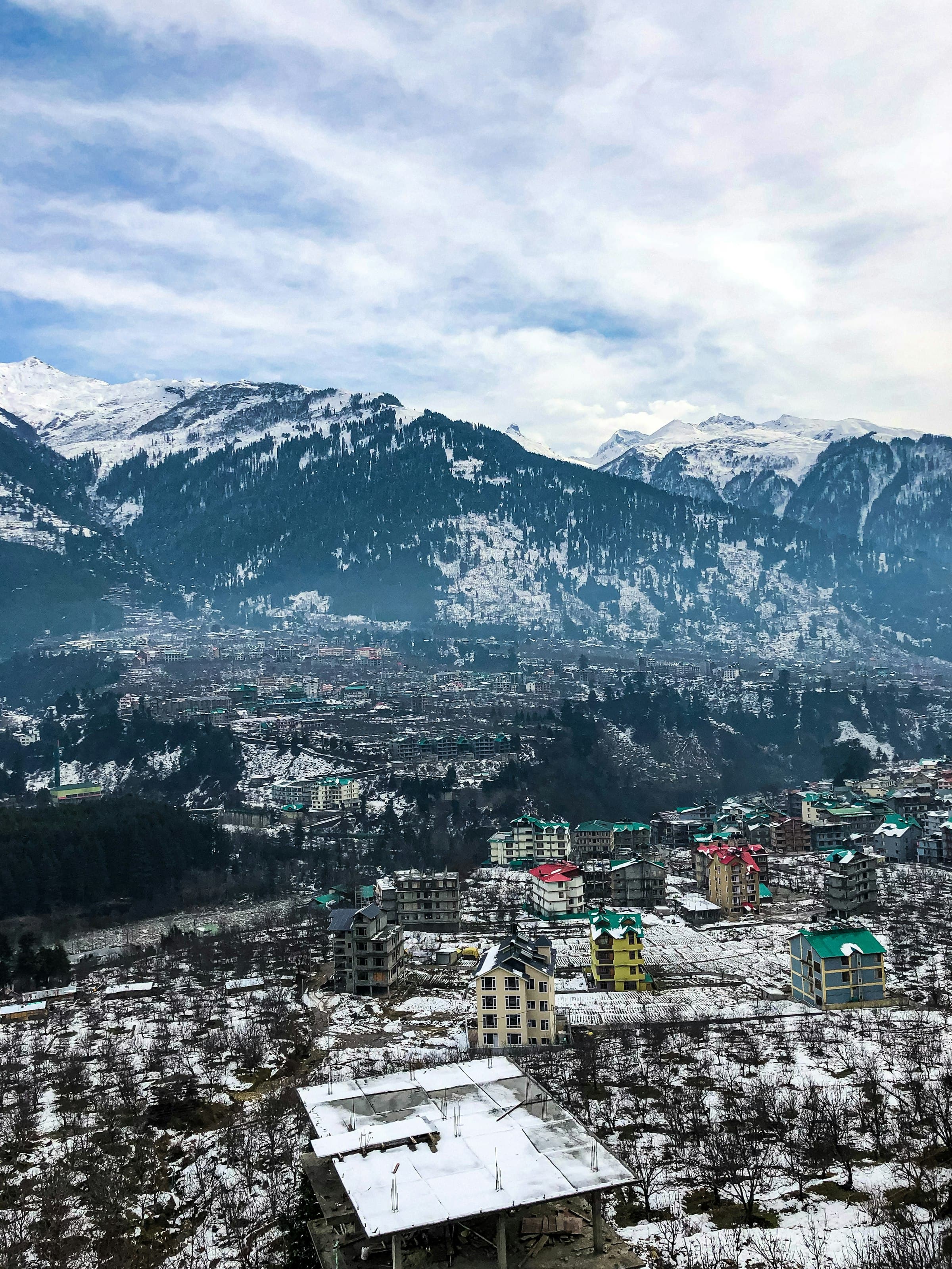 Snow-covered Manali, Himachal Pradesh — New Year in Himachal: Manali, Kasol, Dalhousie & Dharamshala