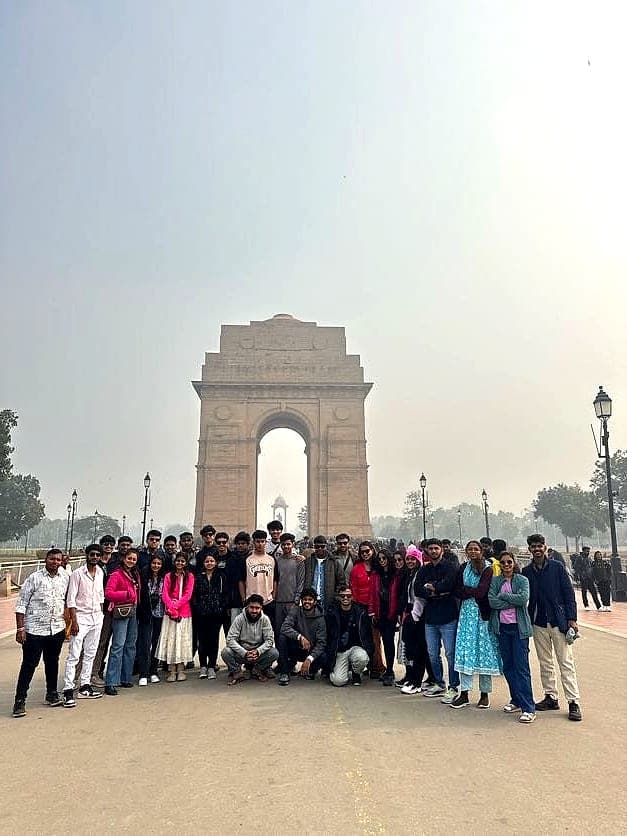 A large school group photographed at India Gate