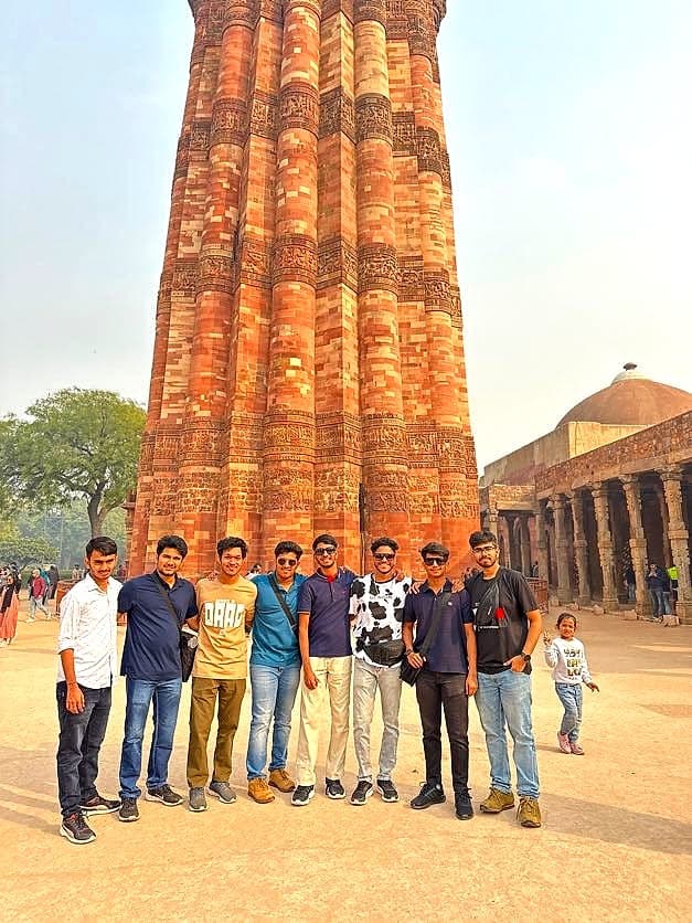 A student group at the Qutub Minar in Delhi